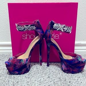 Stilettos, shoedazzle, size 6, worn once, multicolor